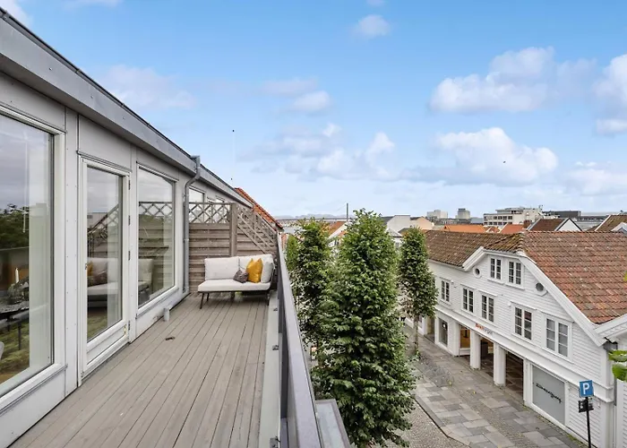 Super Central Apartment With Balcony
